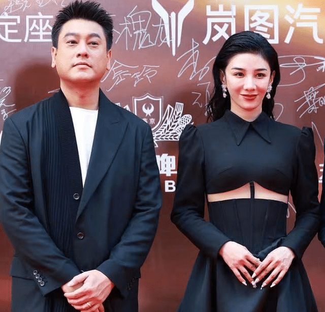baby水墨裙秀国风,关晓彤脸肿,张小斐妆容翻车_造型_明星_状态
