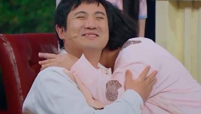 《王牌》贾玲抱完言承旭冲到沈腾怀里,网友调侃:真把腾哥当闺蜜_经典