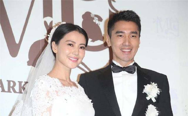 《三生三世十里桃花》十分受小团子喜爱,而作为干妈,高圆圆抱着咘咘