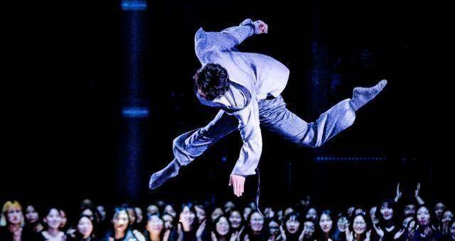 《舞蹈风暴》:四杆晋级的小个子舞者,曾被认为腿短不适合跳舞_常宏基