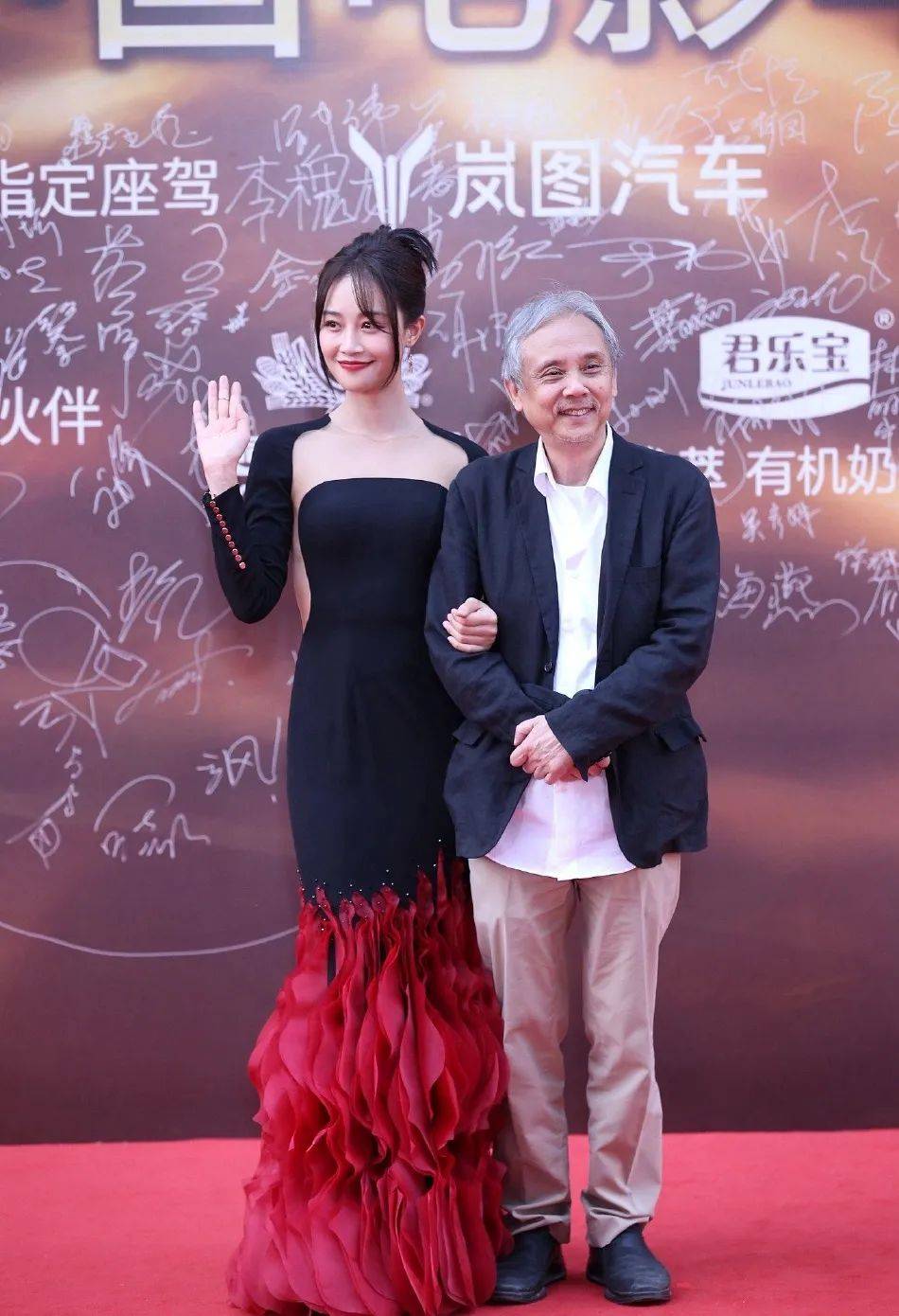 章子怡张天爱华仔吴京华表奖红毯争艳!