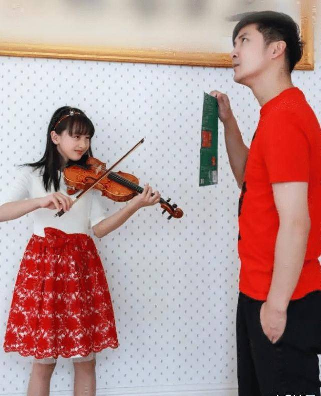 13岁森碟身高猛长不输爸爸,小亮仔颜值随妈妈_网球_叶一茜_口罩