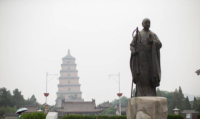 没过多久,从长安的宏福寺请来了从印度取经回国的玄奘法师为寺庙的上