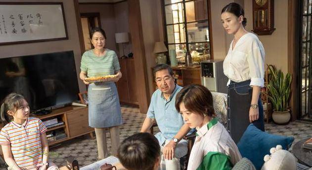 《小舍得》爆火,带火宋佳和蒋欣,但原定女主不是她俩._母亲_剧本_演出