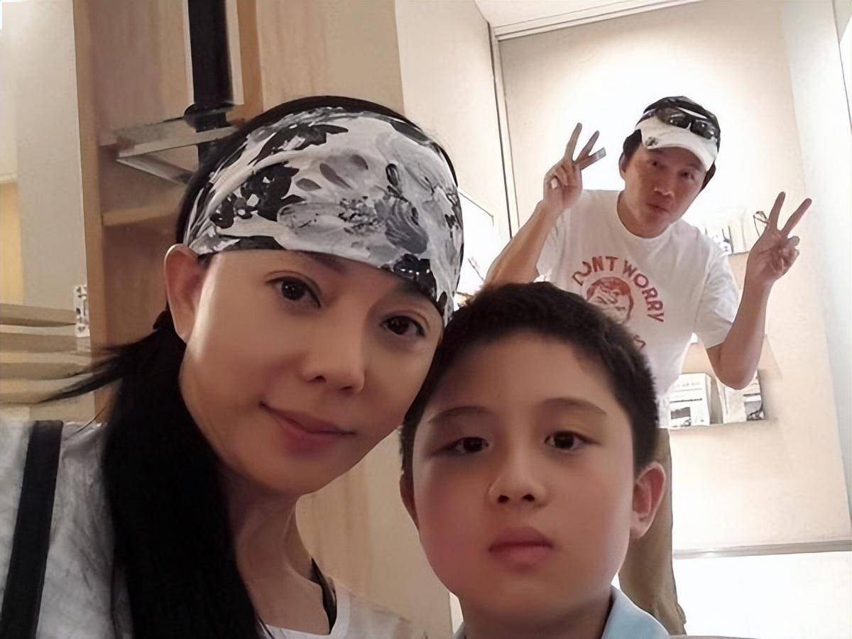 女星狄莺,把儿子当情人养,15岁有生理反应才分床,她真是奇葩_孙鹏