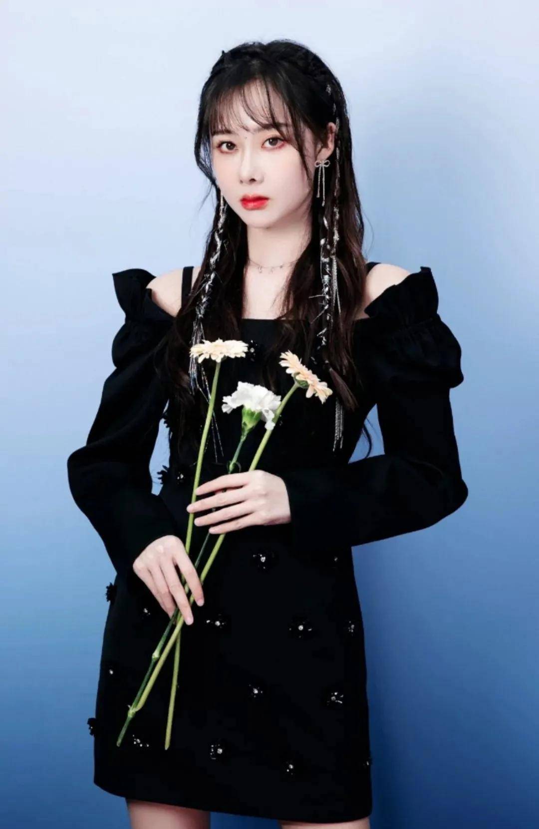 请君中的黑圣女曹曦月,是7年前一部言情偶像剧的恶毒女配_楚乔_黄子韬