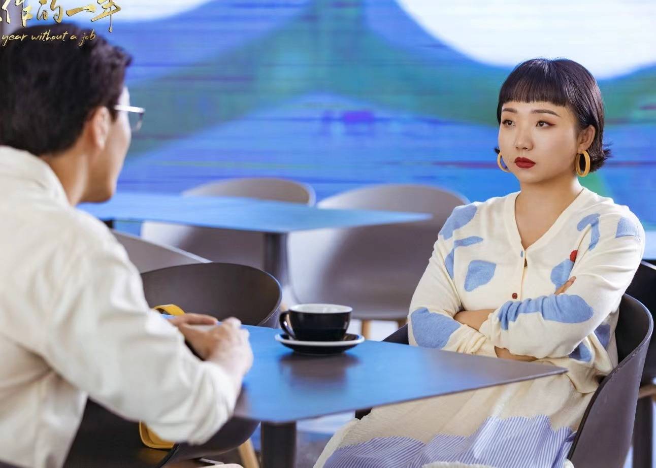 辣目洋子新剧里的职场穿搭,堪称微胖女孩的穿搭模板_何雨_剧中_时候