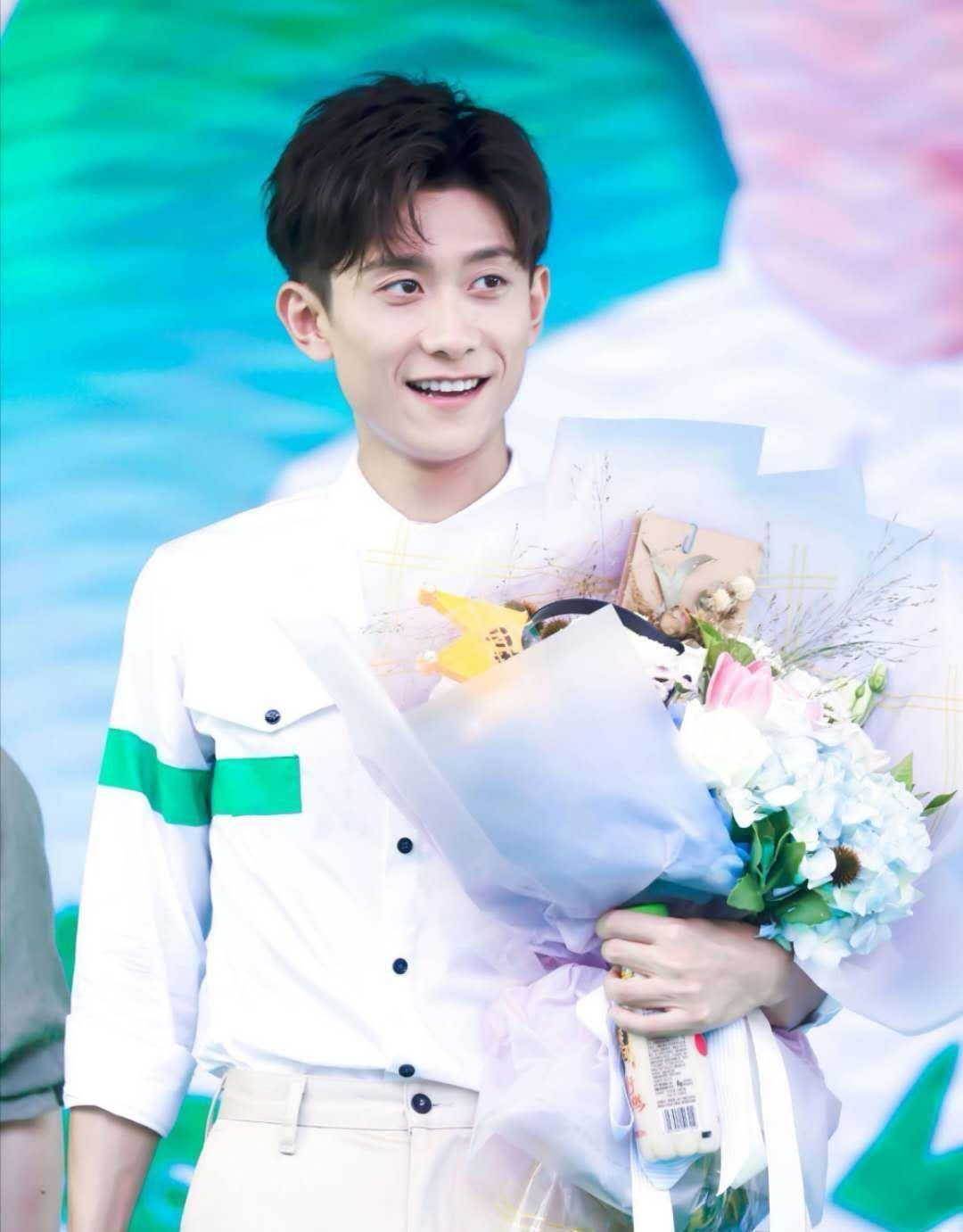 这么一听感觉张一山年纪已经非常大了,其实不是.