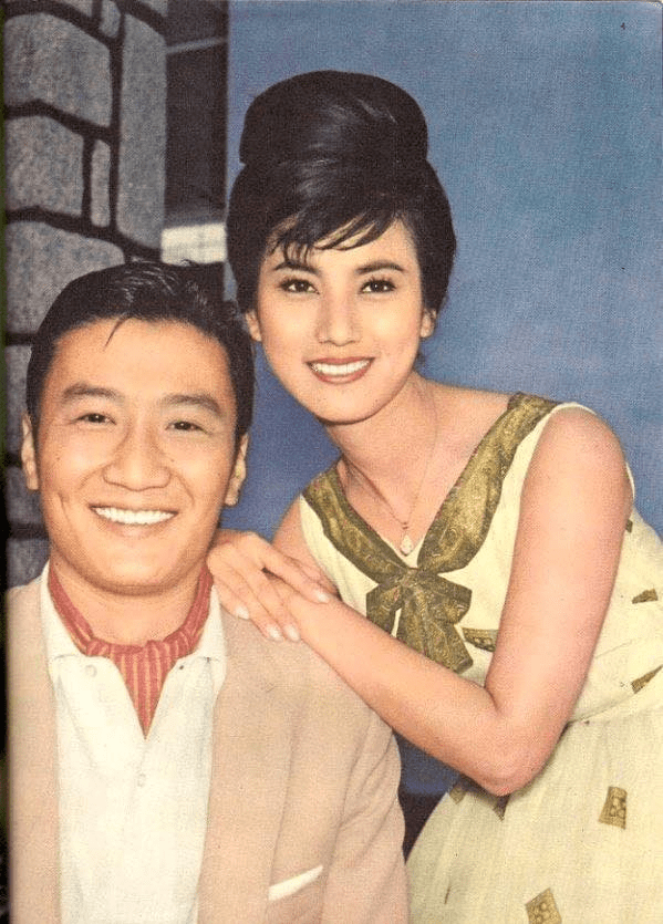 江雪与谢贤作曲:顾嘉辉作词:黄沾主唱:罗文人生中有欢喜难免亦常有泪