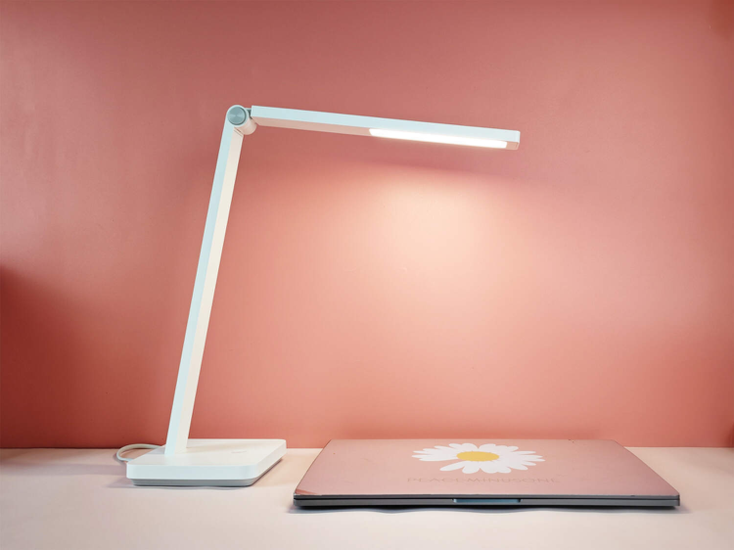 小米桌面好物,米家台灯lite开箱体验,配置三档调光 多角度调节_亮度