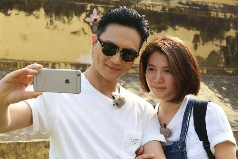 张智霖畅聊夫妻感情,坦言每日都与袁咏仪吵架,是妻子的藏品之一_魔童