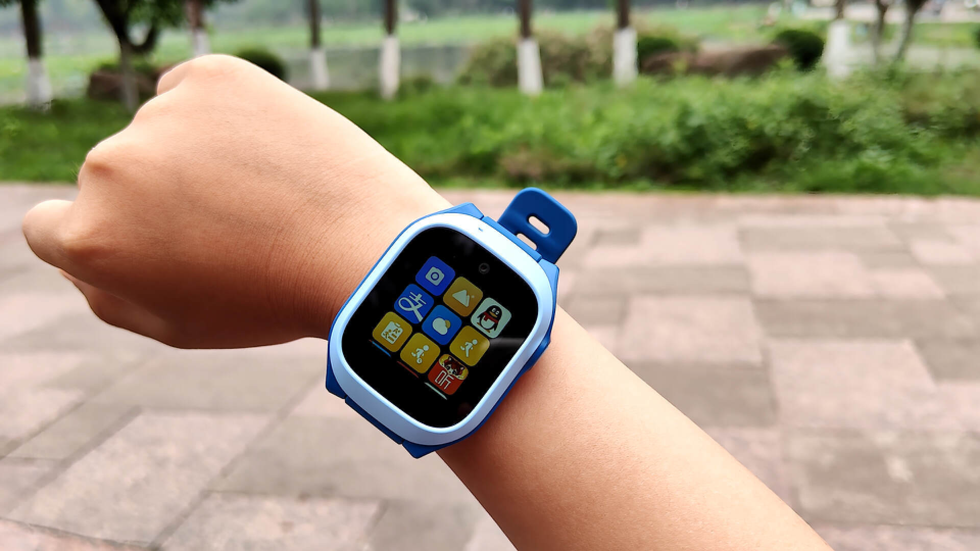 无游戏不沉迷,精准定位守护上下学安全,米兔儿童电话手表c7a首发评测