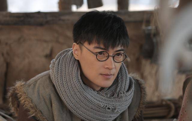 《罪夜无间》的"迷糊侦探"张天笑,只是多面纪宁的其中一面_角色_抗战