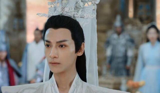 《香蜜》中润玉在和锦觅大婚当天起兵造反,斗姆元君为何不出手?