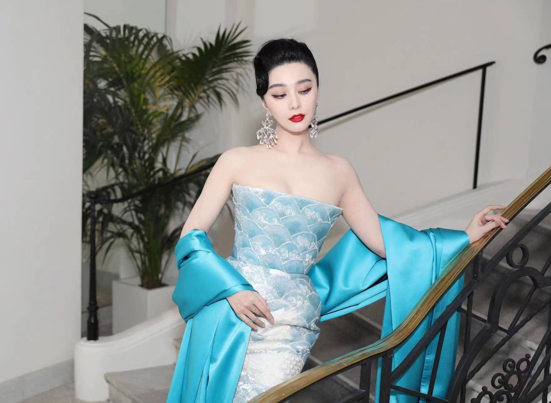 陈采尼再次与范冰冰合作,助力范爷狂战戛纳8天_礼服_颜色_造型