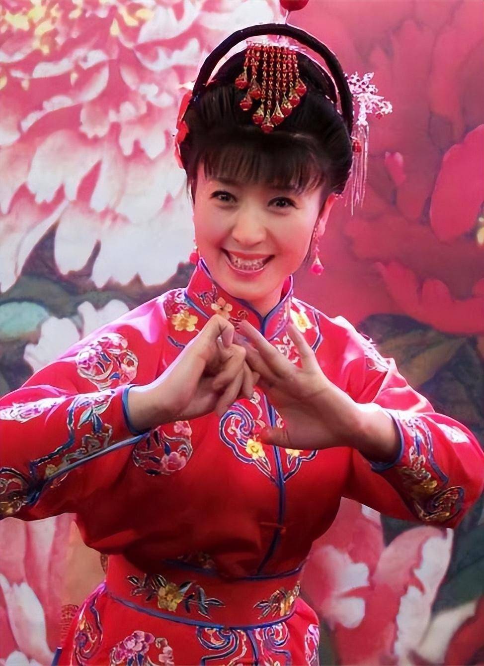 大叔安排51岁闫学晶,参加白小白婚礼,竟老态龙钟_本山_电视剧_二人转