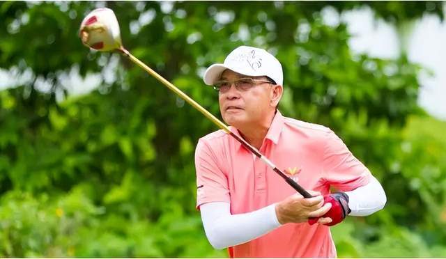 美的跟格力是很多人眼中的宿敌,何享健跟董明珠也是很多人眼中的竞争