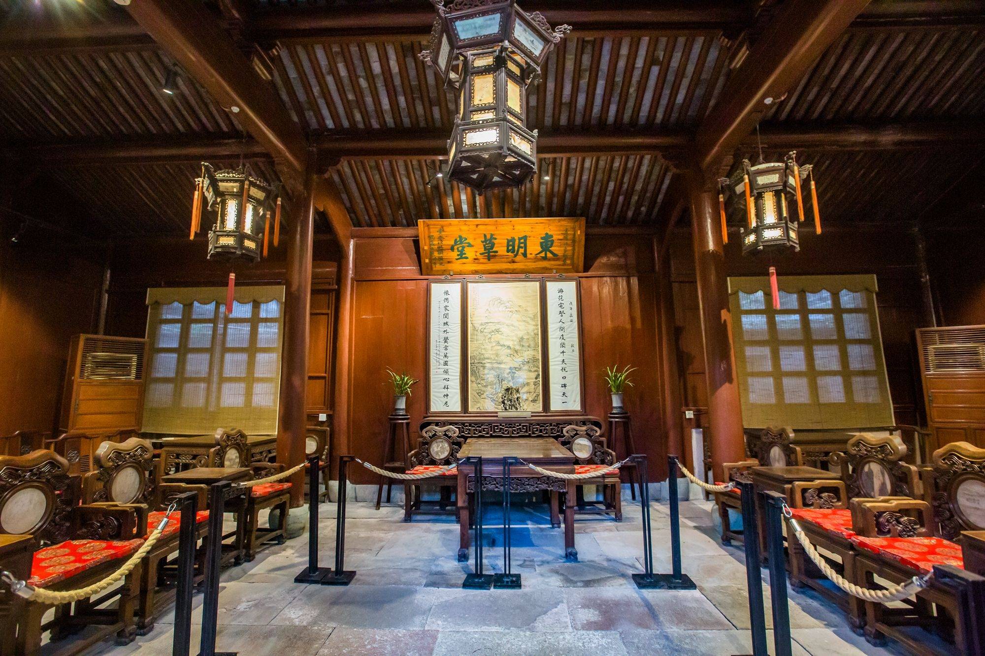 宁波天一阁,历史悠久,文化深厚,是世界最早的三大家族图书馆