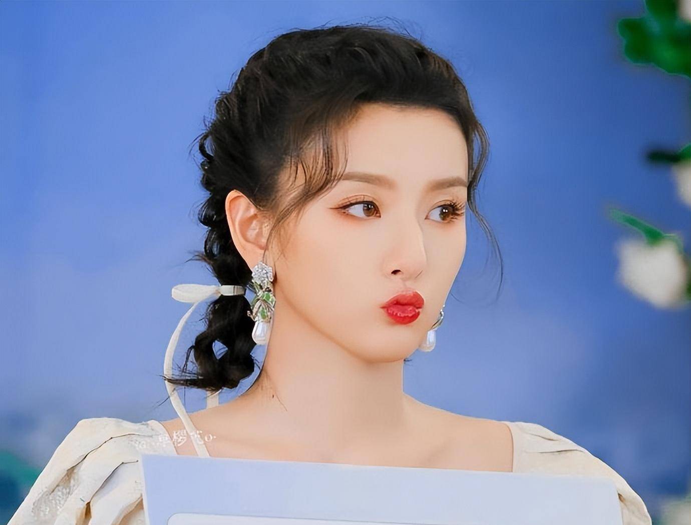 赵露思出道5年,数据认证95花top,95花学院派在哪?_作品_毕业_电视剧