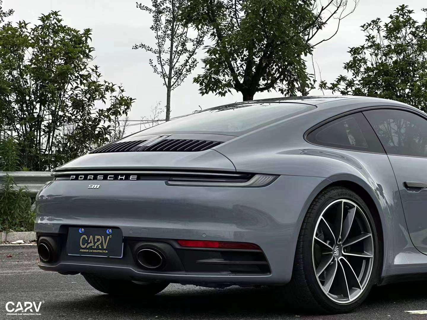 保时捷911卡孚改色膜白金保时捷极地灰,颜值不用说性能妥妥