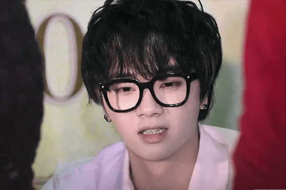 华晨宇借上户口之名2次亲子鉴定,5段模糊情史,纯情人设全成笑话_万芙