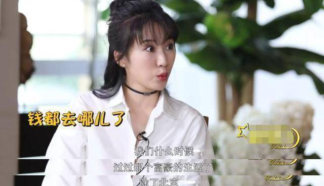 36岁李念独自去看展,纤细背影似曼妙少女,仍是12年前的"海藻"_富豪