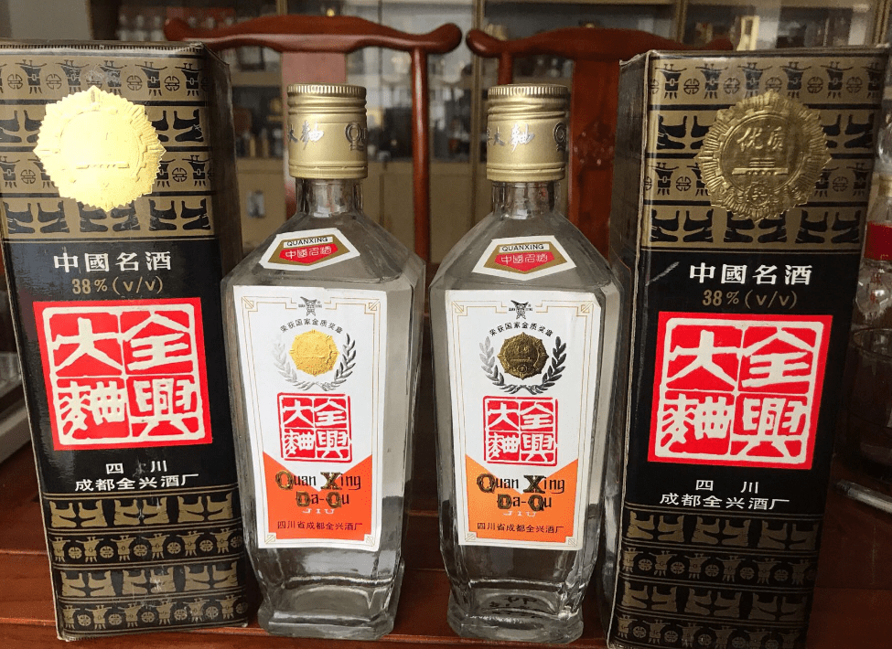 1959年,全兴获得四川省名酒称号,酒质好,价格接地气,1958年和1989年