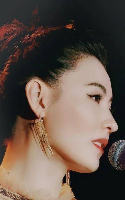 41岁的张柏芝,少女颜靠什么?_面部_自然_按摩