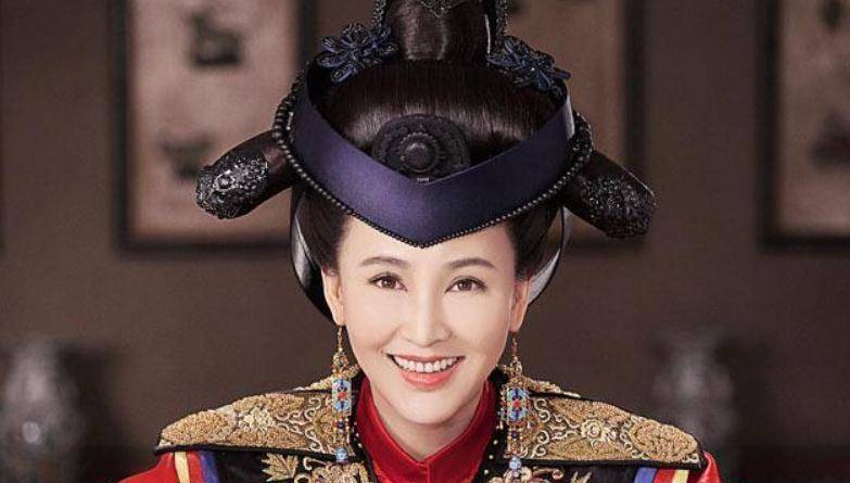 19岁与男友私奔,住地下室婚连生三胎,今丈夫用7部