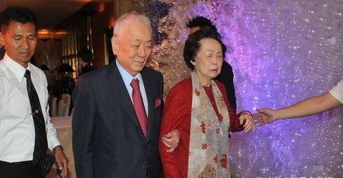 当时何鸿燊也非常想发展赛马事业,为此跟许世勋有过密切合作,据说这