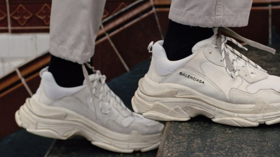 balenciaga:其運動鞋系列主打兩大鞋款,極簡風的speedtrainer(襪套鞋)