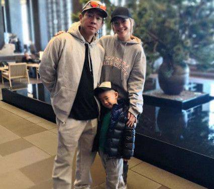 可是,大家看得出来,出身在满是关爱的家庭,陈小春儿子脾气特别好,有