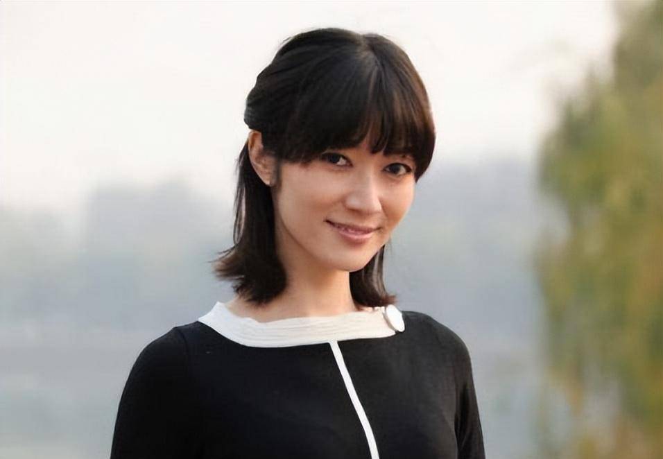 就如许,松峰莉璃冷静地对峙了十年.