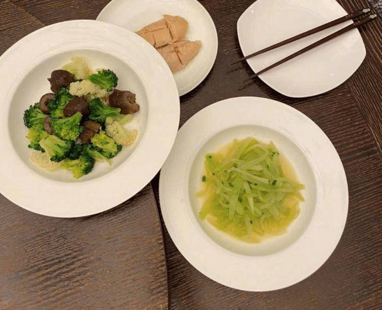 43岁黄晓明暴瘦20斤,看了他的减脂一日菜单,网友:愿意选择胖着_减肥