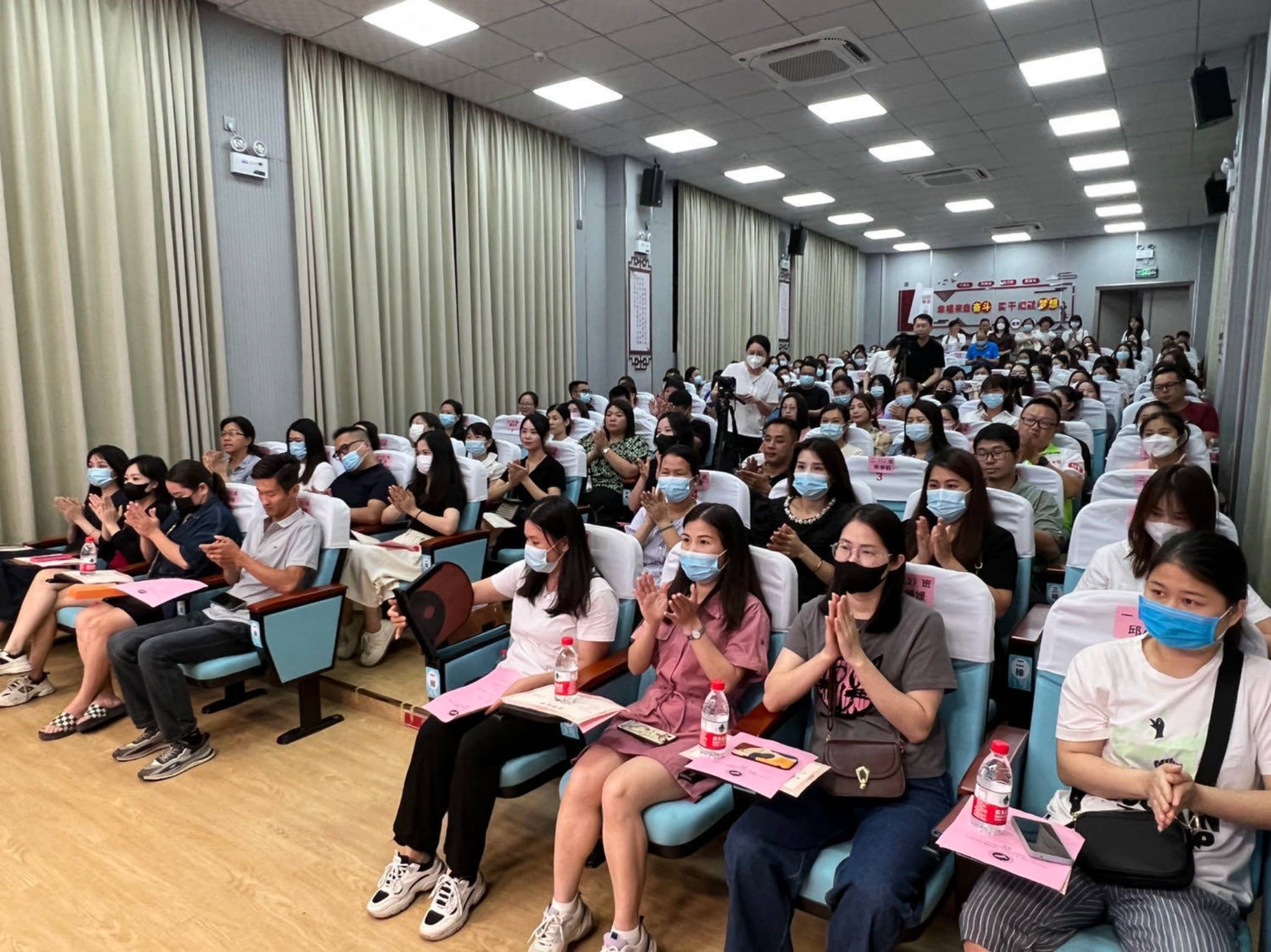 凤山街道中心小学举行第二届家委会聘任仪式_教育_汕尾市_方面