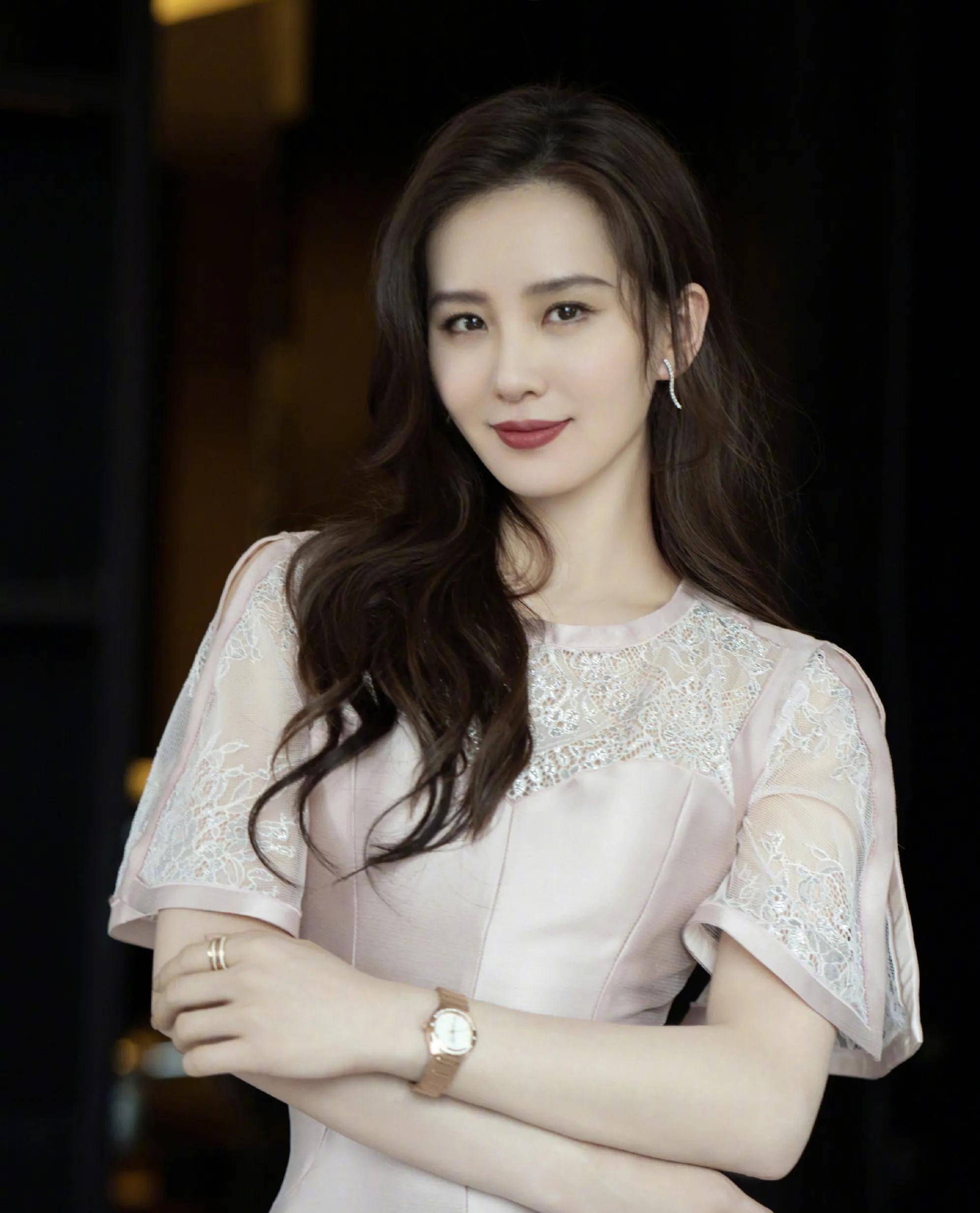 80后辣妈,佟丽娅端庄,刘诗诗气质,赵丽颖少女,杨幂美艳,慕了_礼服
