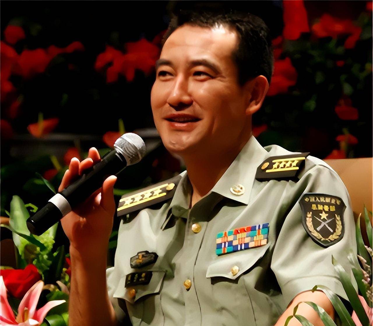 翟志刚的诉求并未得到家人的同意,然而母亲的发言却成为了翟志刚生活