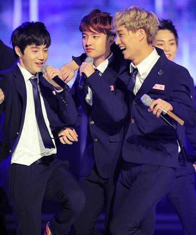 切菜的手势就非常专业哦!