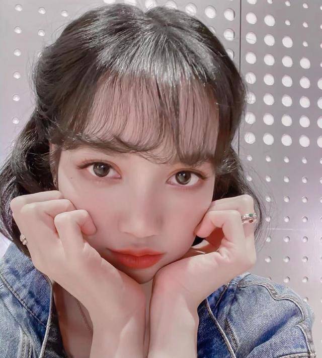 lisa忙到脚不沾地,朴彩英还不如不solo_智秀欧_jennie_时候