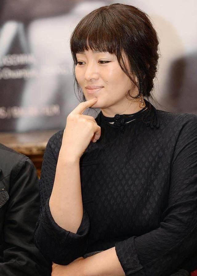 53岁巩俐出席活动,似少女卖萌,毫无违和感_赵又廷_娄烨_章子怡