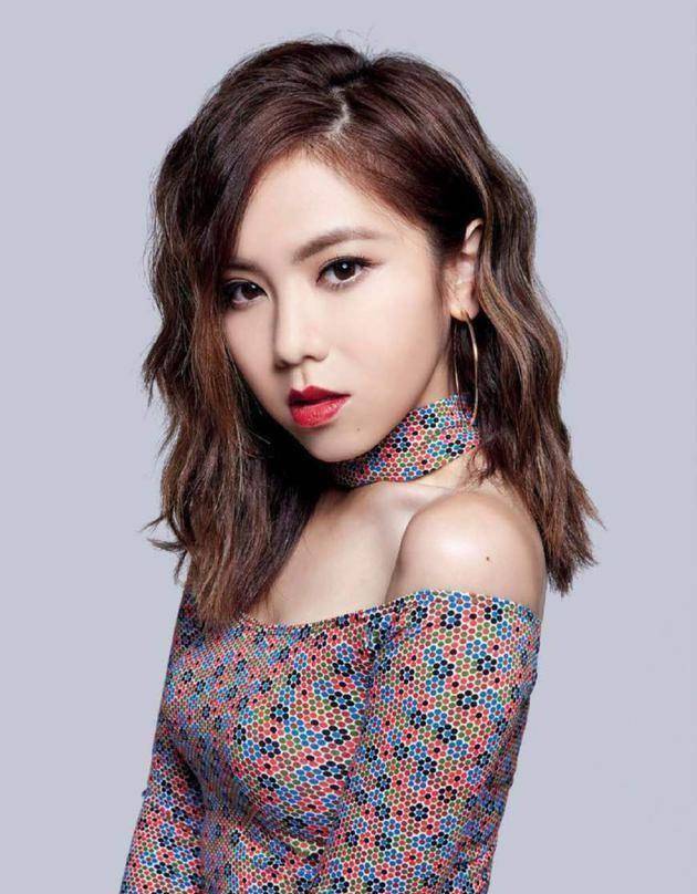 90后实力女歌手邓紫棋,原来是在失恋后写出《泡沫》,感动少女心_邓宝