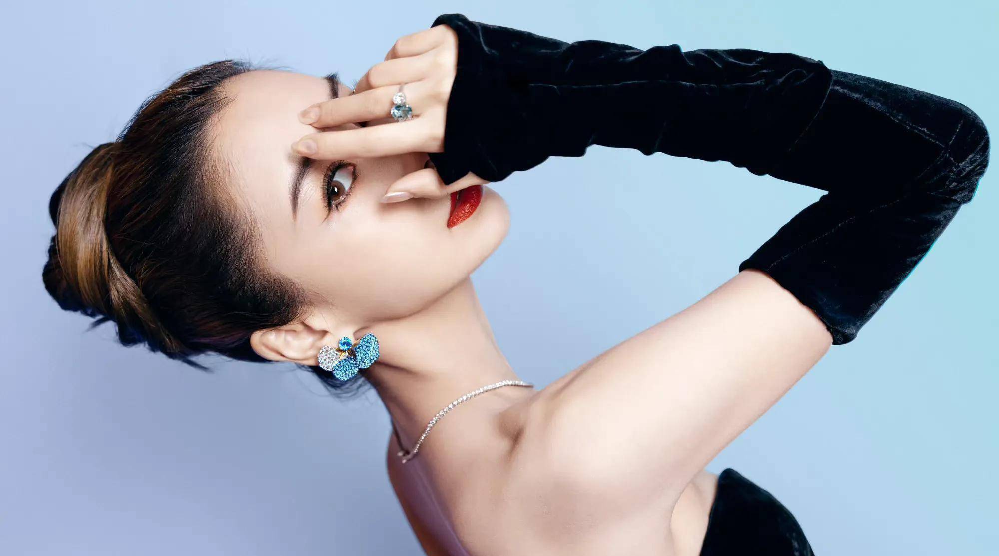 angelababy墨色天鹅绒抹胸星座裙造型,深v设计秀好身材性感妩媚_刺绣