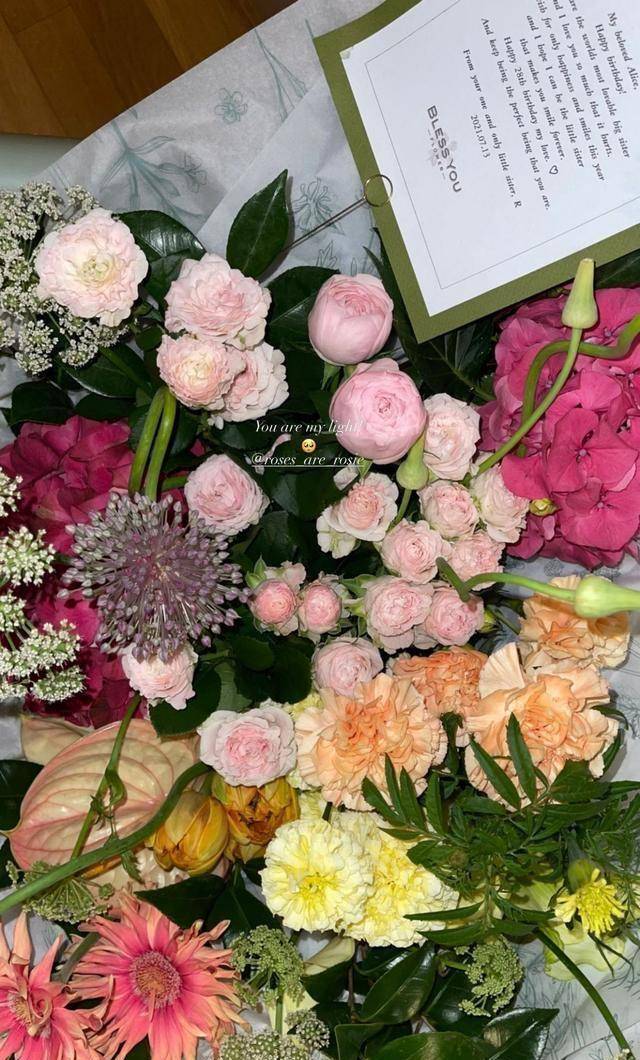 blackpink的ros给她的姐姐alice送上了暖心的生日祝福_明星_世界_回报