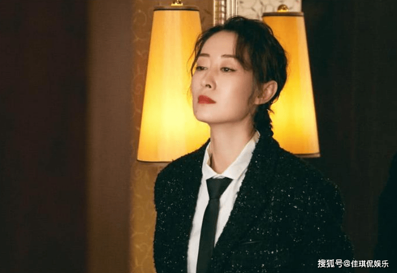 明镜扮演者 来自搜狐网