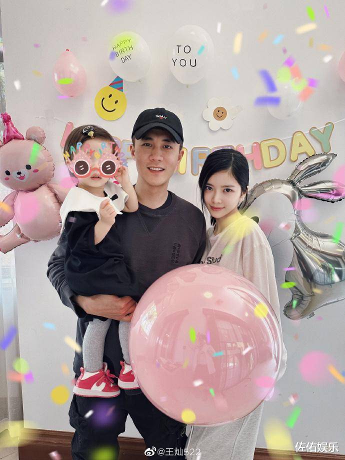 王灿晒照为杜淳庆42岁生日,甜蜜拥吻超浪漫,举止亲密引热议_祝福_老公
