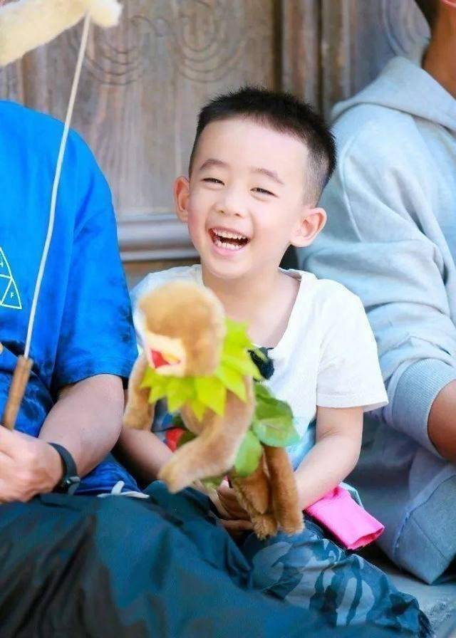 也很注重对jasper的培育,所以才会有今天的懂事而又可爱的孩子,成长