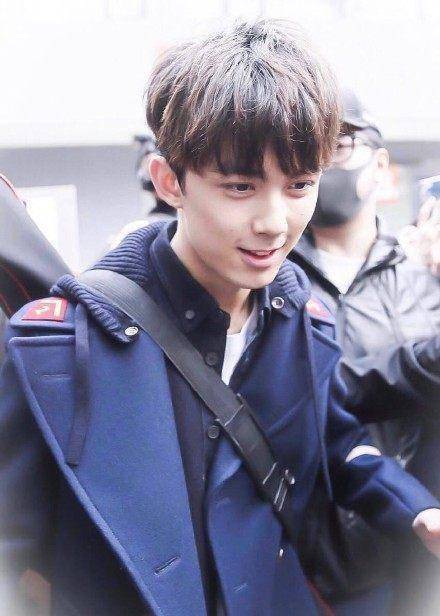 其中就包括之前在艺考中选择舞剑的吴磊