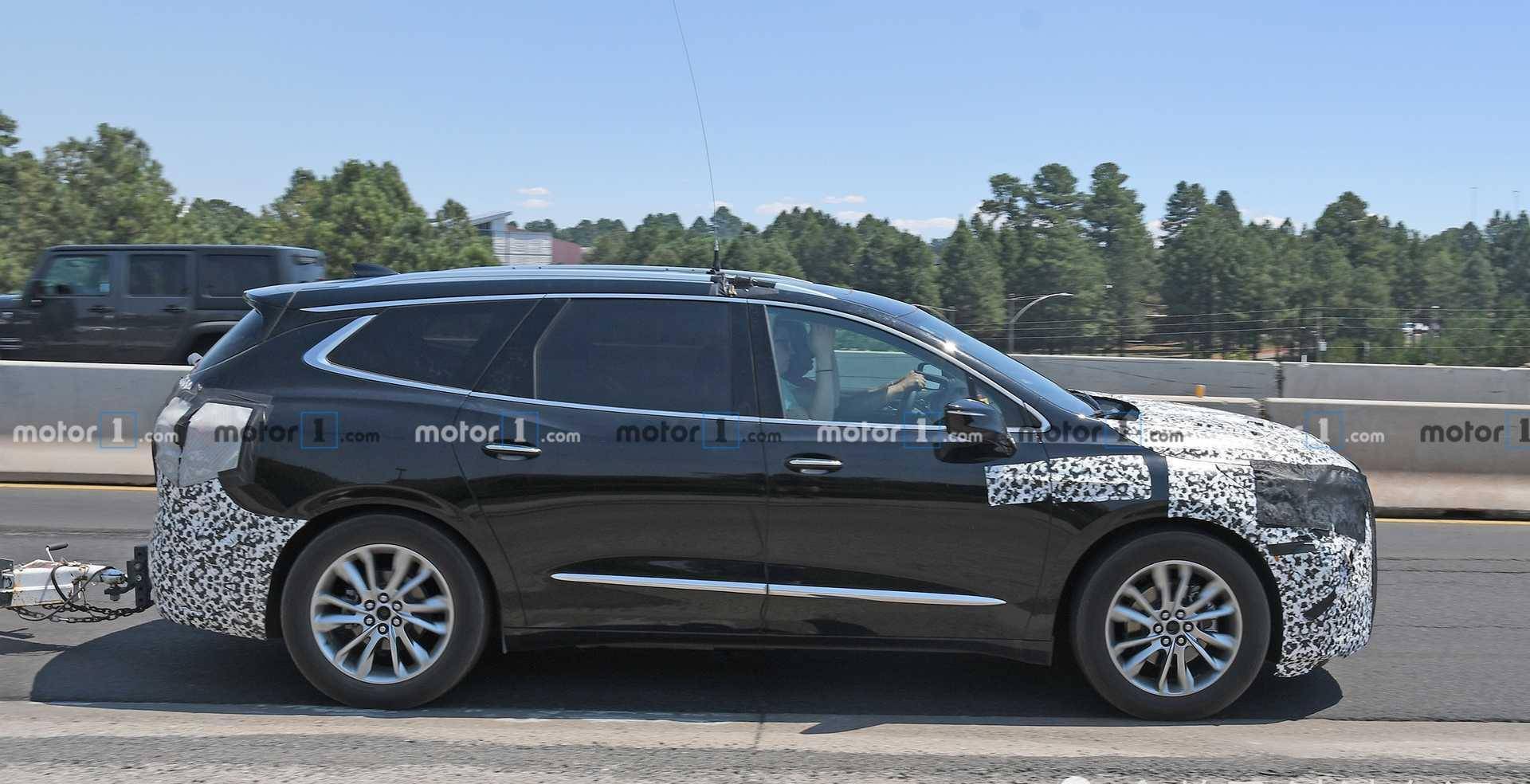 新款昂科雷海外版路试,整体风格没变,前脸或进行升级_搜狐汽车_搜狐网