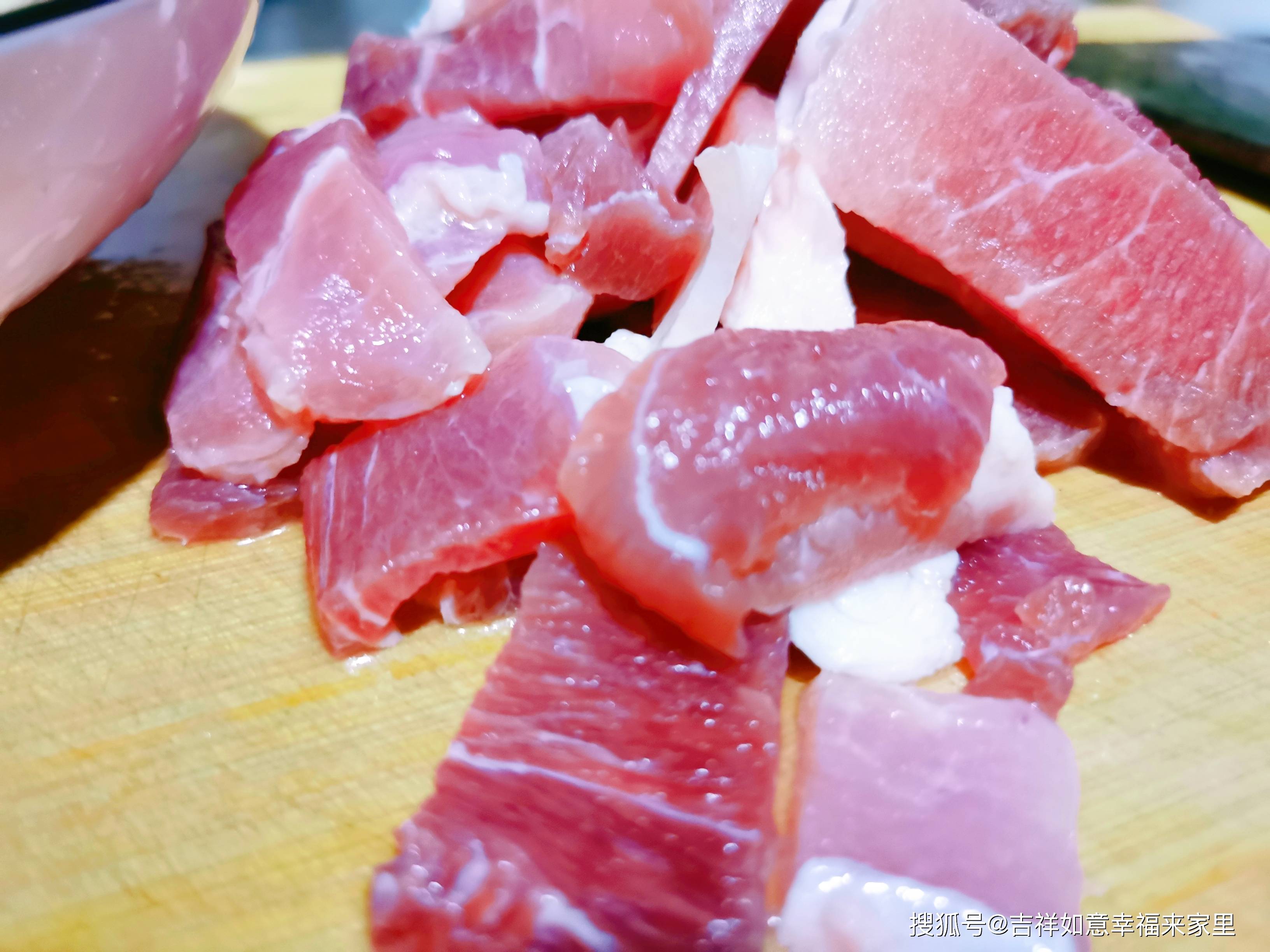 家常快手菜，绿豆芽炒肉片，好吃美味，脆爽可口，简单好做，好吃（肉炒绿豆芽菜怎么炒才能好吃）