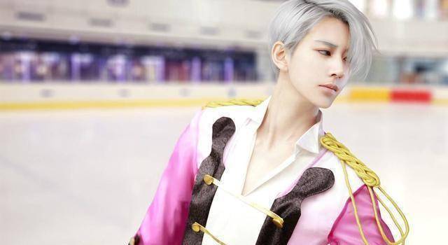 coser熊祁遭肖战粉丝盗图,网友发现后转粉:没见过这么帅的女孩_cos_归